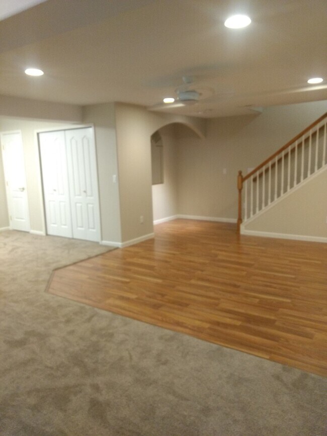 Building Photo - Magnificent and Spacious 2 bed/3 bath in G...