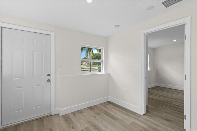 Building Photo - 2941 NW 11th Ct