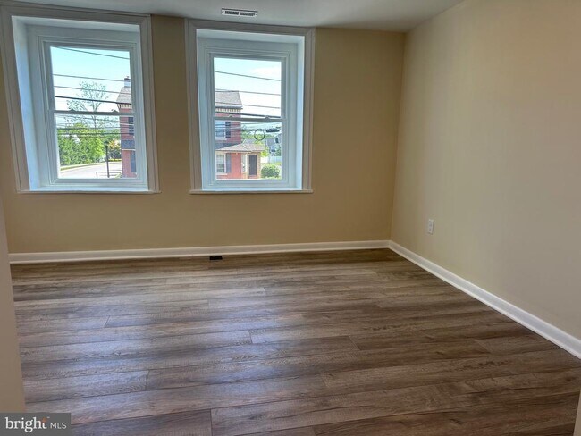 Building Photo - 319 W Ridge Pike