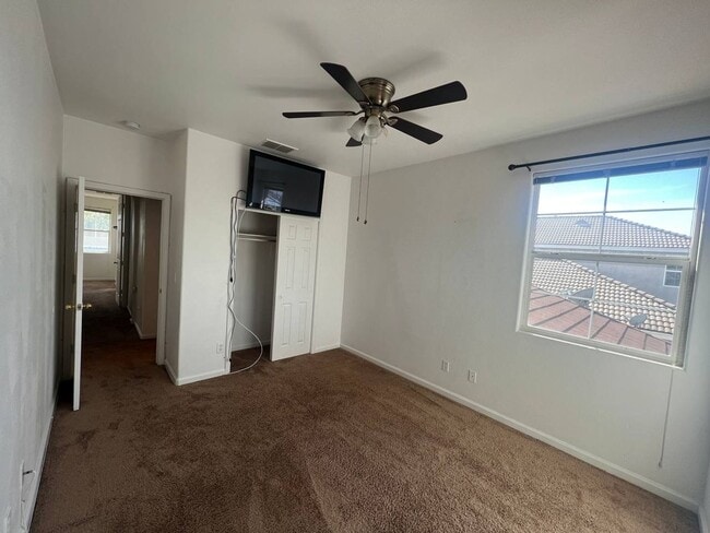 Building Photo - Spacious 4 Bed, 3 Bath Home in Madera – Pe...
