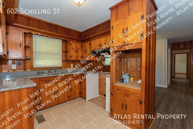 Building Photo - 602 Schilling St