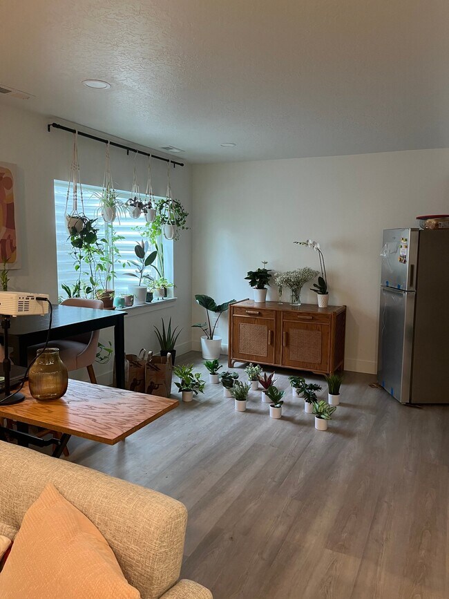 Building Photo - 3600 W 1700 N