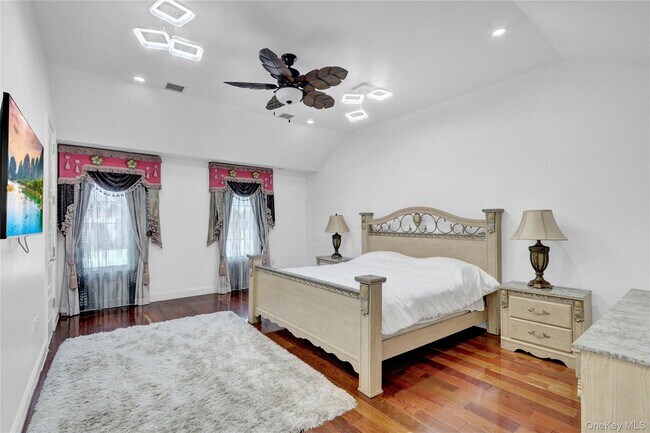 Building Photo - 120 Majestic Dr