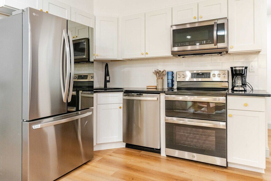 Building Photo - 1384 Ridge Ave