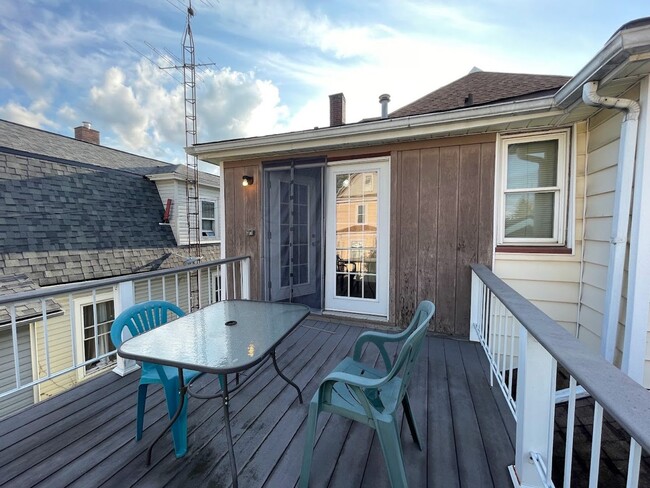 Building Photo - Fulton Rd Triplex