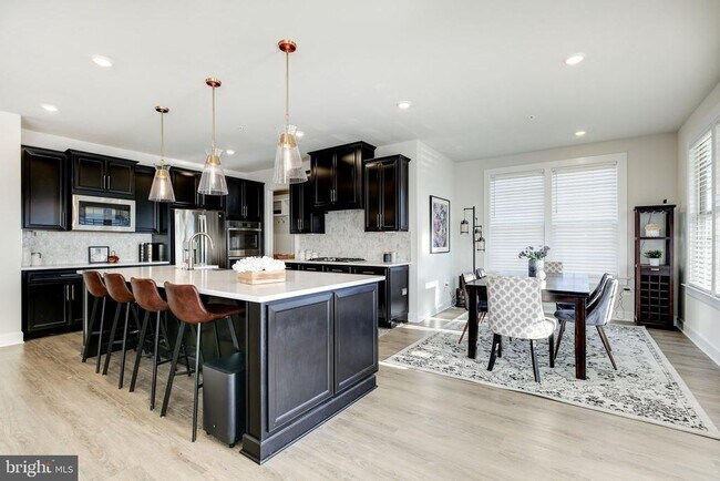 Building Photo - 6547 Clubhouse Dr