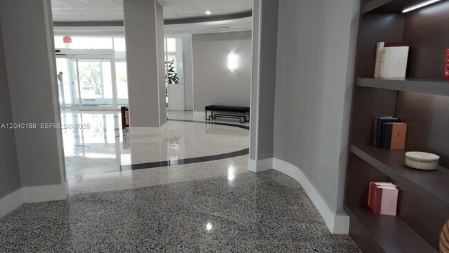 Building Photo - 3140 S Ocean Dr