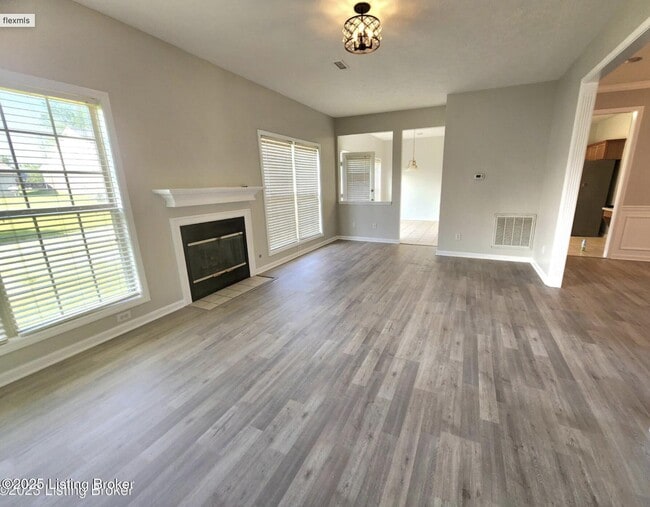 Building Photo - 7223 Meadow Ridge Dr