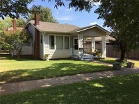 Building Photo - 619 Poplar St