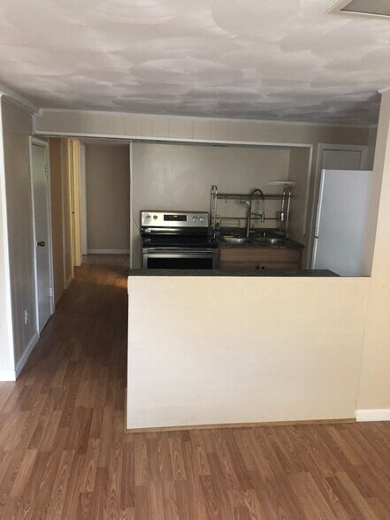 Kitchen - 1316 Hampton St