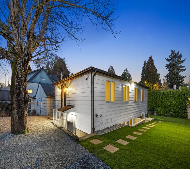 Building Photo - 5945 Fauntleroy Way SW