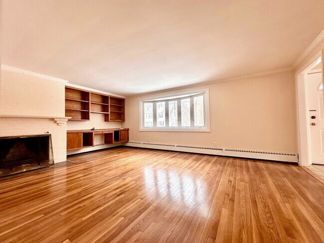 Building Photo - 9 Flagg Dr