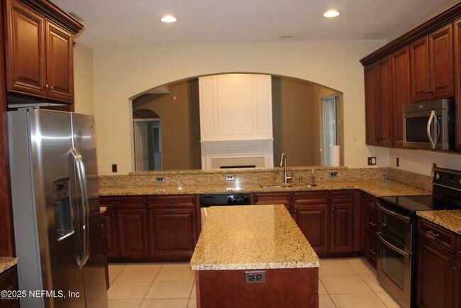 Building Photo - 3149 La Reserve Dr