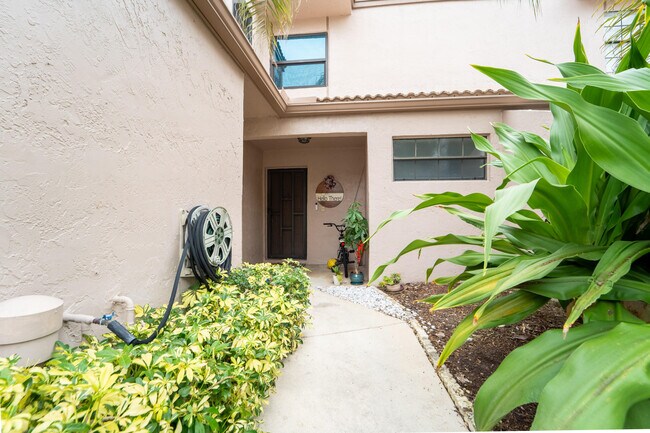 Building Photo - 1672 Cypress Pointe Dr