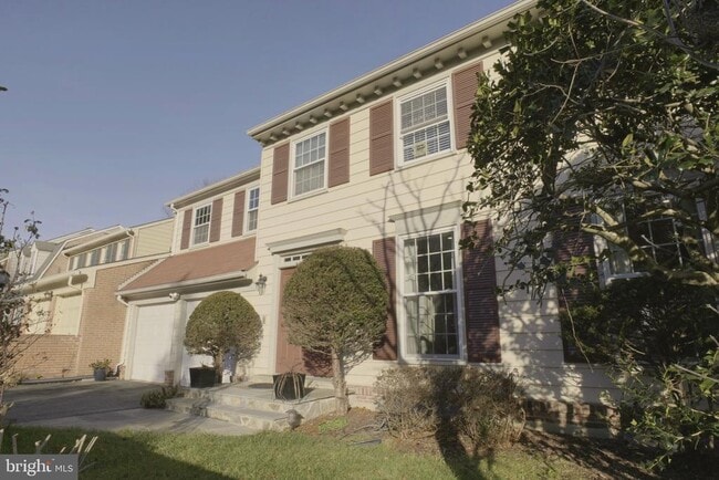 Building Photo - 10277 Gainsborough Rd