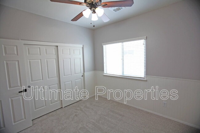 Building Photo - 18028 W Golden Ln