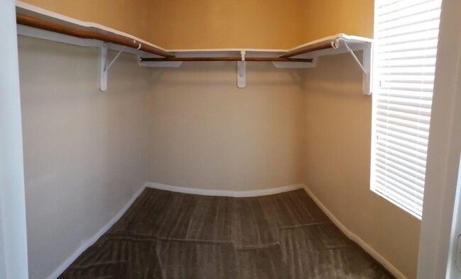 Building Photo - 15810 Sheldon Ridge Way