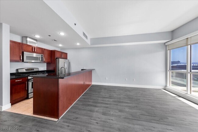 Building Photo - 4575 Dean Martin Dr