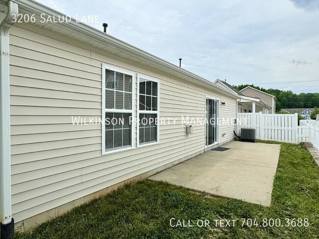 Building Photo - 3206 Salud Ln