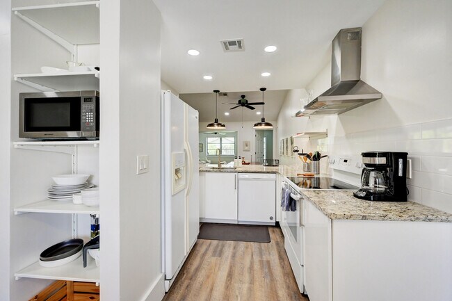 Building Photo - 2756 Carnation Ct