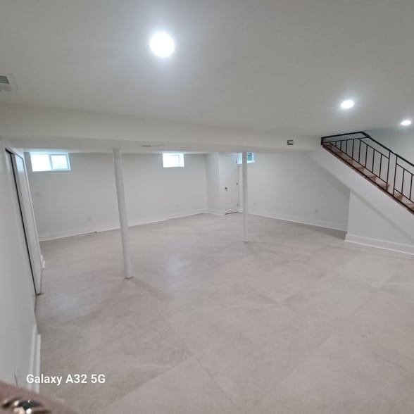 Building Photo - 315 Cameron Rd