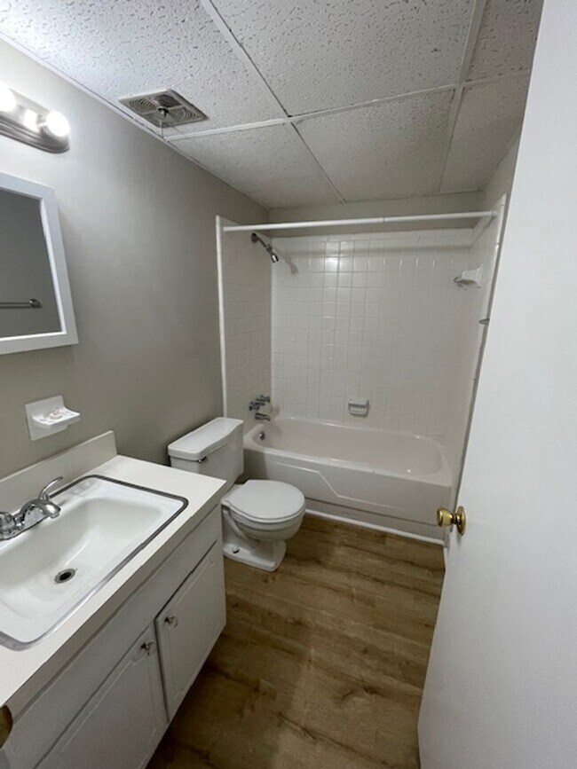 Building Photo - Ideal Location In Winston-Salem!