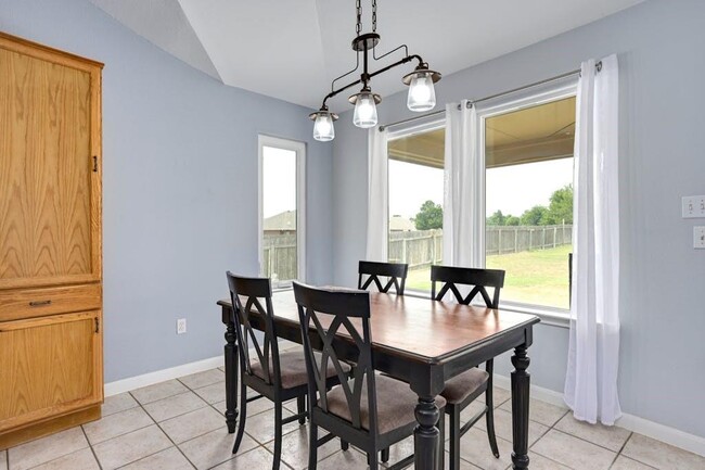 Building Photo - 2911 Red Bud Ln