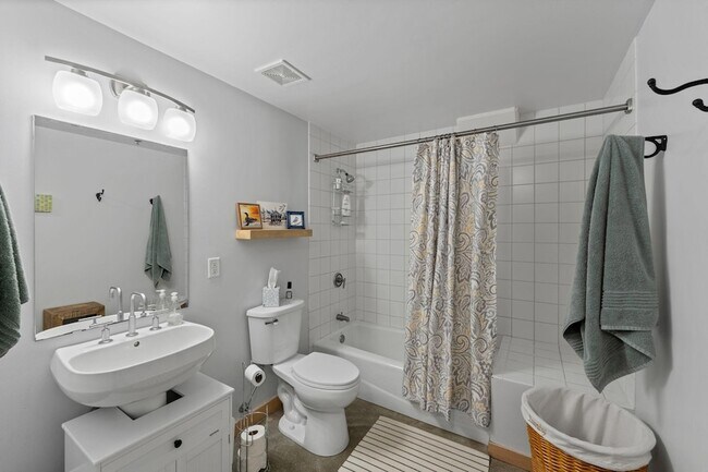 Building Photo - 710 N 4th St