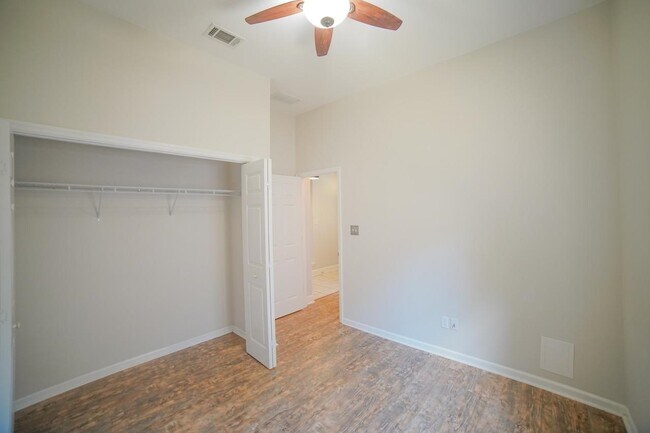 Building Photo - 5569 Hampton Hill Cir