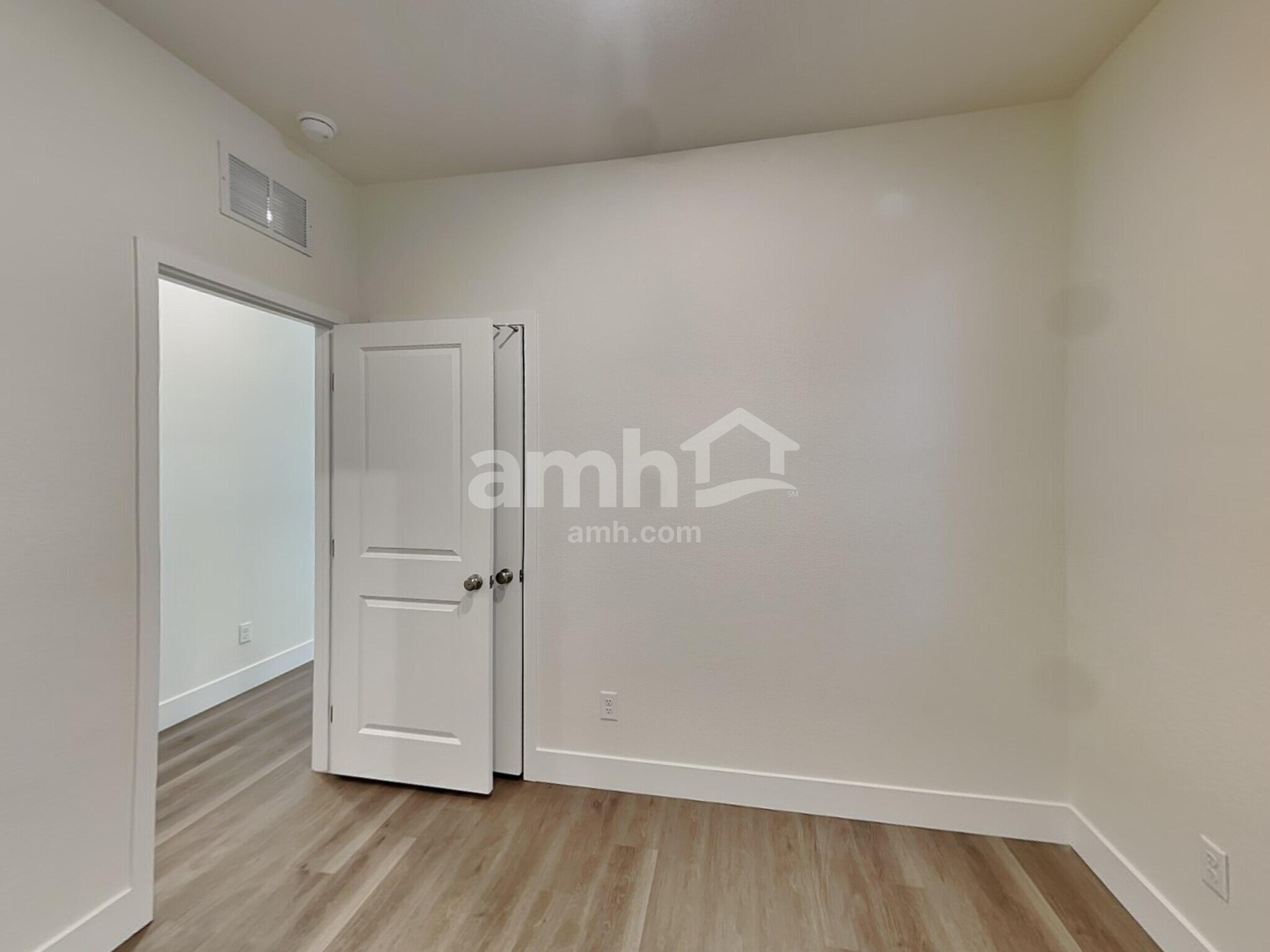 Building Photo - 8911 Dwarf Chin Ave