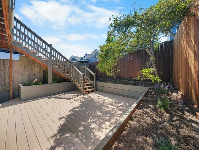 Building Photo - COMING SOON! Single Family Home in Sunny Bernal Heights - 4 br/3 ba - 2 Car Parking - Great Views...