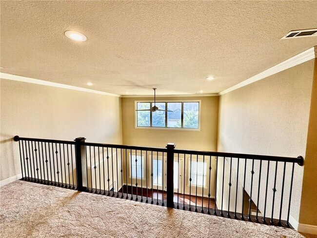 Building Photo - 6613 W Valley View Rd