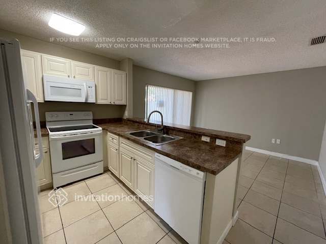Building Photo - 4220 SW 72nd Terrace