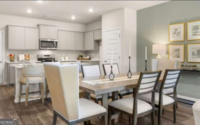 Building Photo - 6741 Leigh St