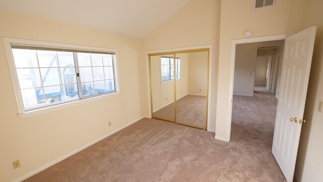 Building Photo - 2219 Gates Ave