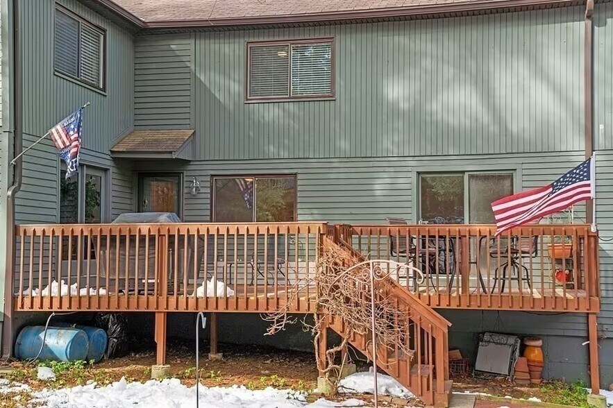 Building Photo - 68 E Bluff Rd