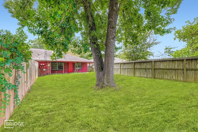 Building Photo - 1611 Hazelwood St