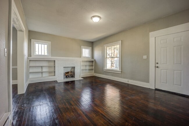 Building Photo - Freshly Updated 3 Bedroom House