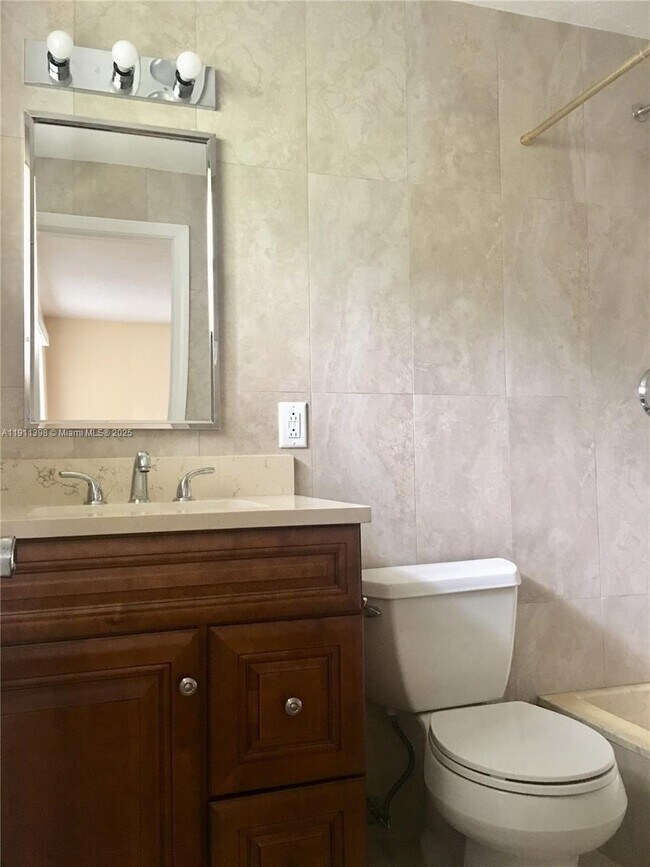 Building Photo - 5706 NE 17th Terrace