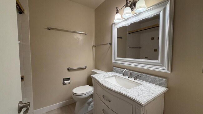 Building Photo - 1780 W Santa Ana Ave