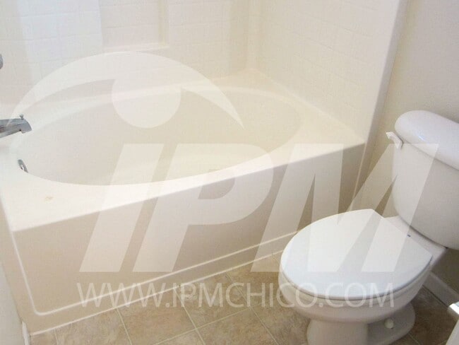 Building Photo - 2608 Doral Way