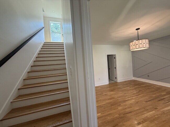 Building Photo - "Spacious 3-Bed, 3.5-Bath in the heart of East Nash