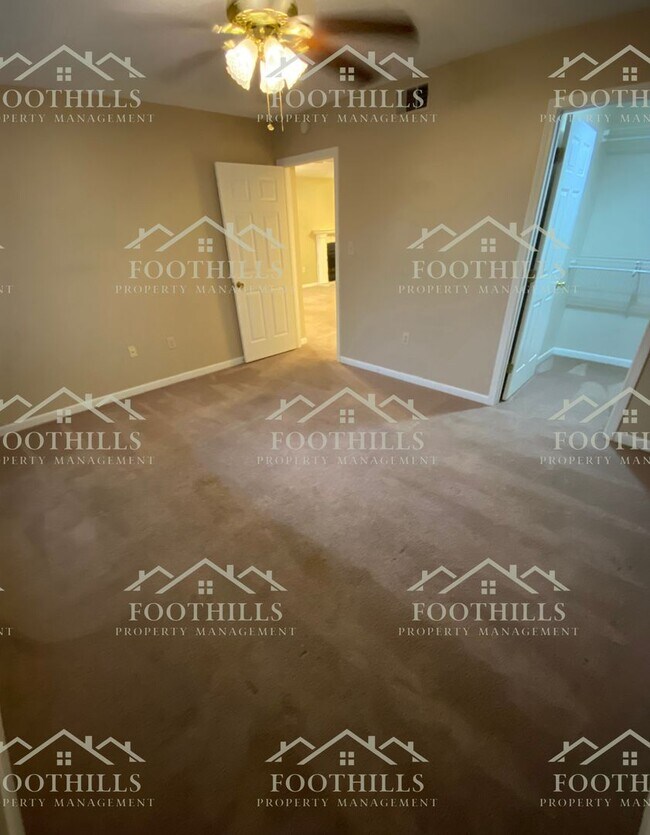 Building Photo - 2 bedroom, 2 bathroom condominium unit nea...