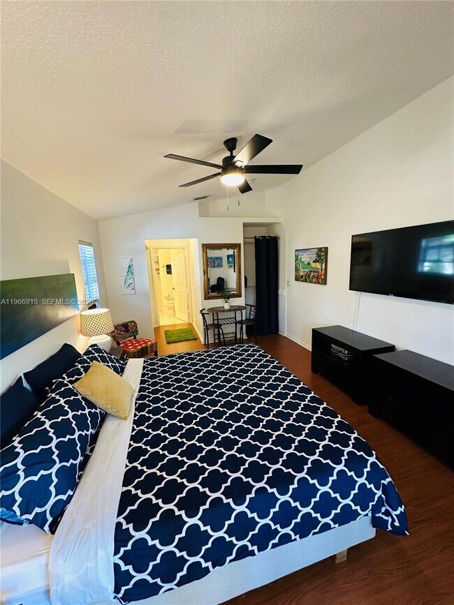 Building Photo - 415 32nd St