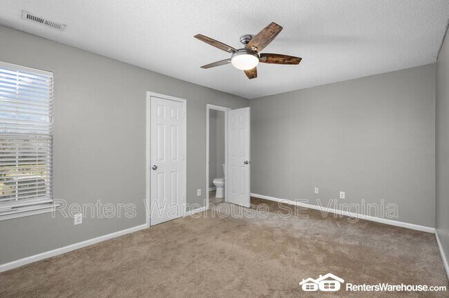 Building Photo - 688 Aylesbury Dr