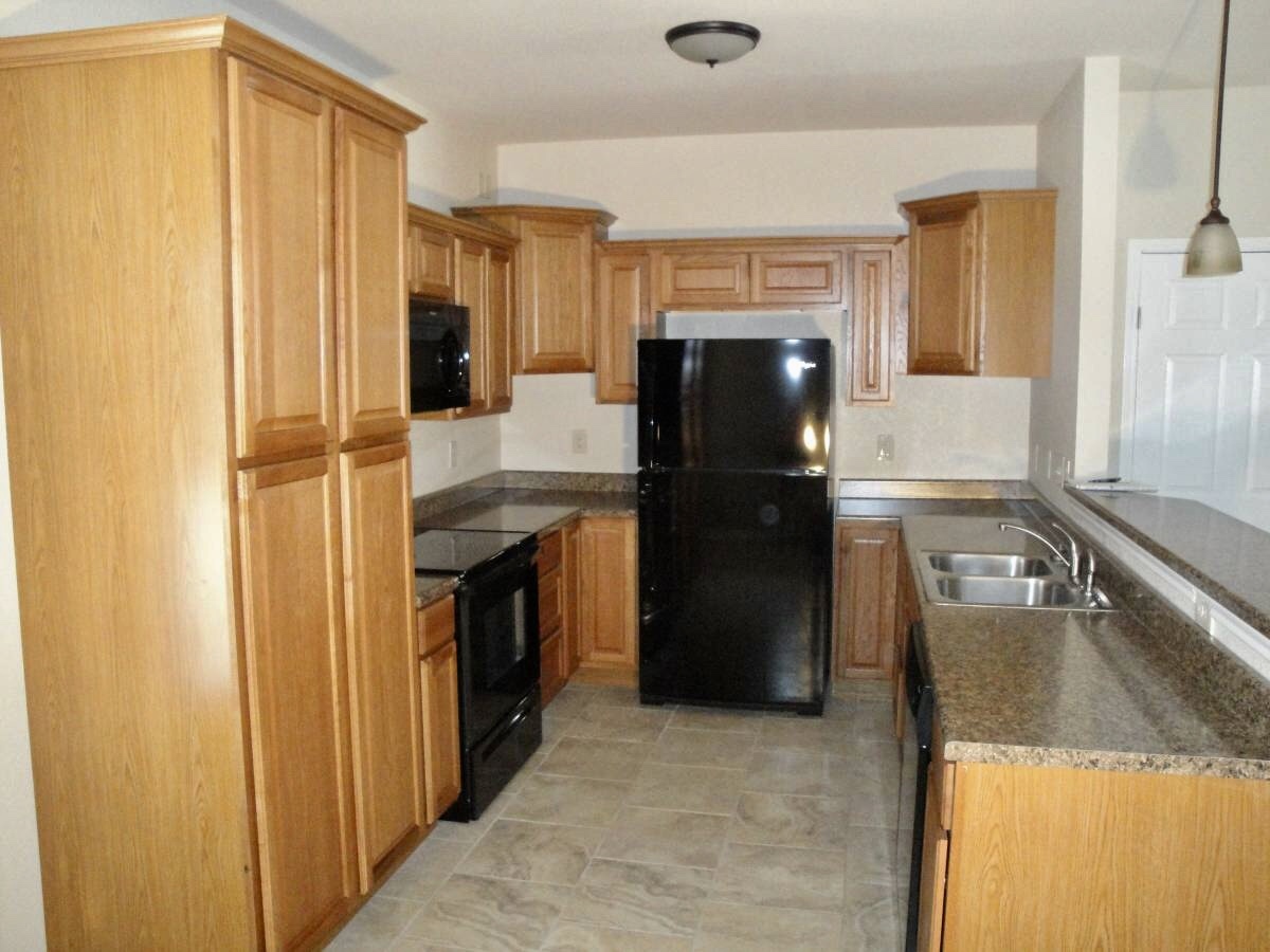 Plenty of cabinet space - 1305 Kings Way