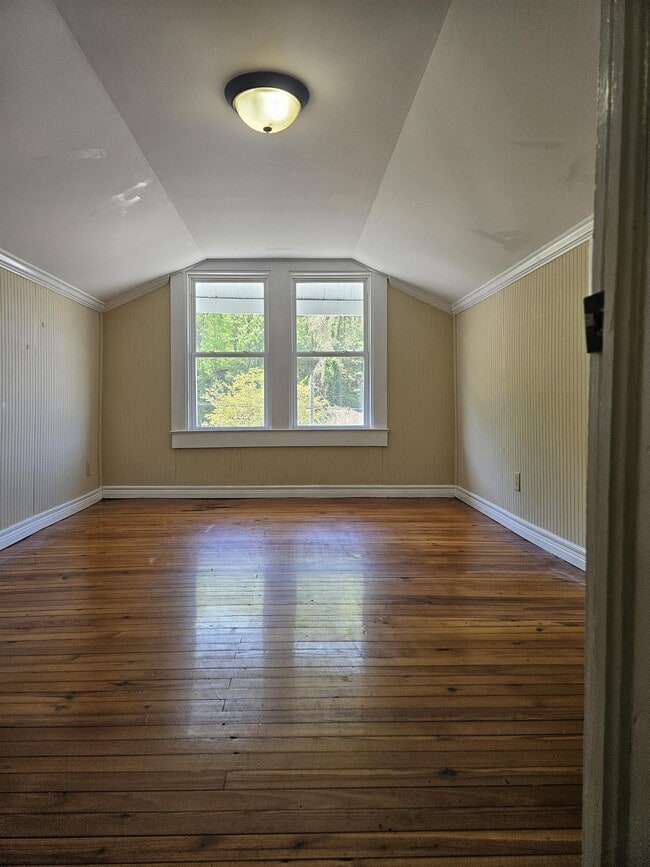 Building Photo - 390 Harper Ave