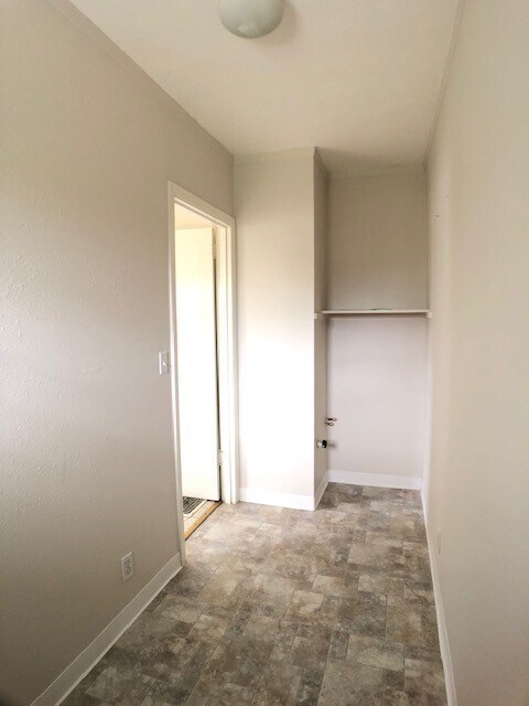 Building Photo - Hollywood District Home - 3 Bdrm 2 bths, 2290 sq. ft.