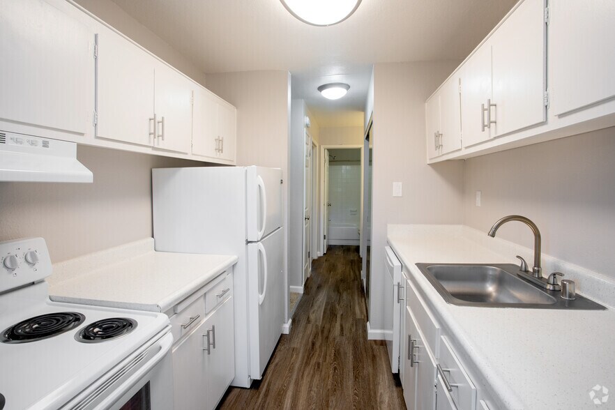 1BR, 1BA - 634SF - The Arbors Apartments