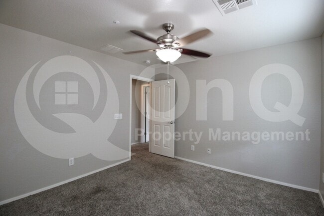 Building Photo - 3221 E Virgil Dr